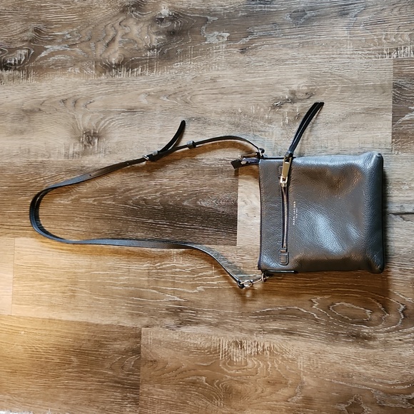 Marc Jacobs Handbags - Marc Jacobs crossbody